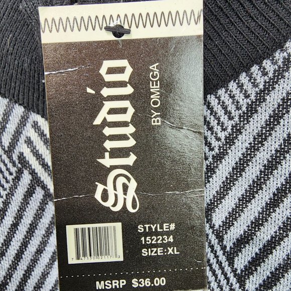 New Studio quarter zip black and white diamond plate sweater, size XLarge. - Picture 4 of 7